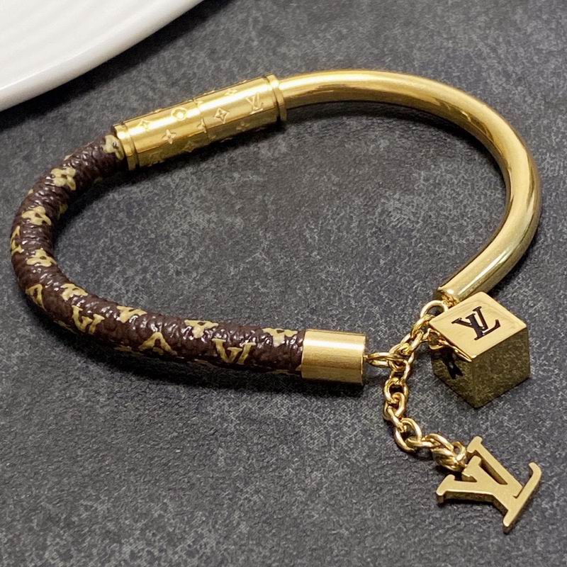 LV bracelet 02cly16605 1017218