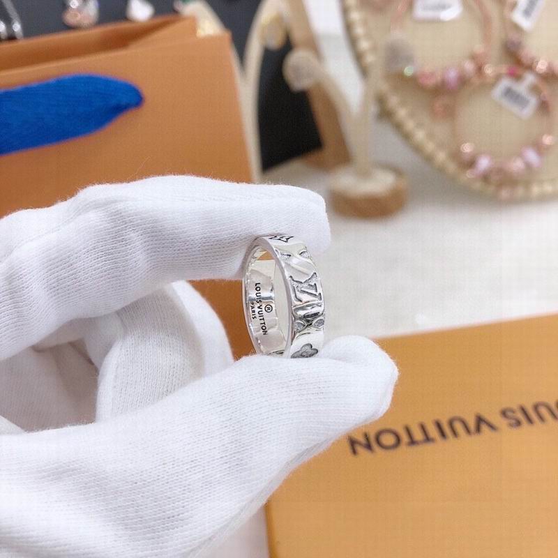 LV ring 02cly2606 1026287