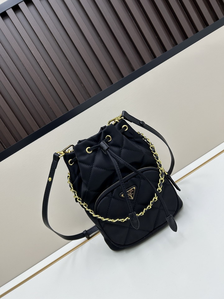 Prada 2391 18x24cm jj1 1961057