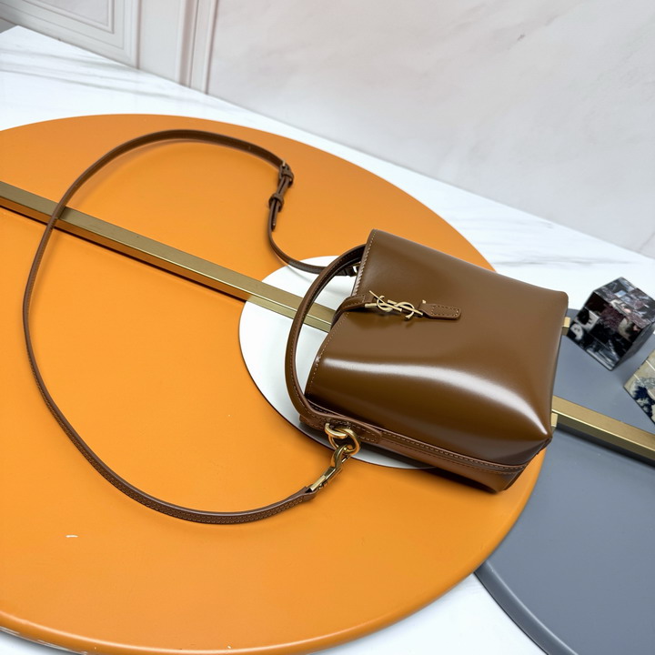 YSL 765870 15x13x6cm 8D76 1978124 YSL 765870 15x13x6cm 8D76 1978124