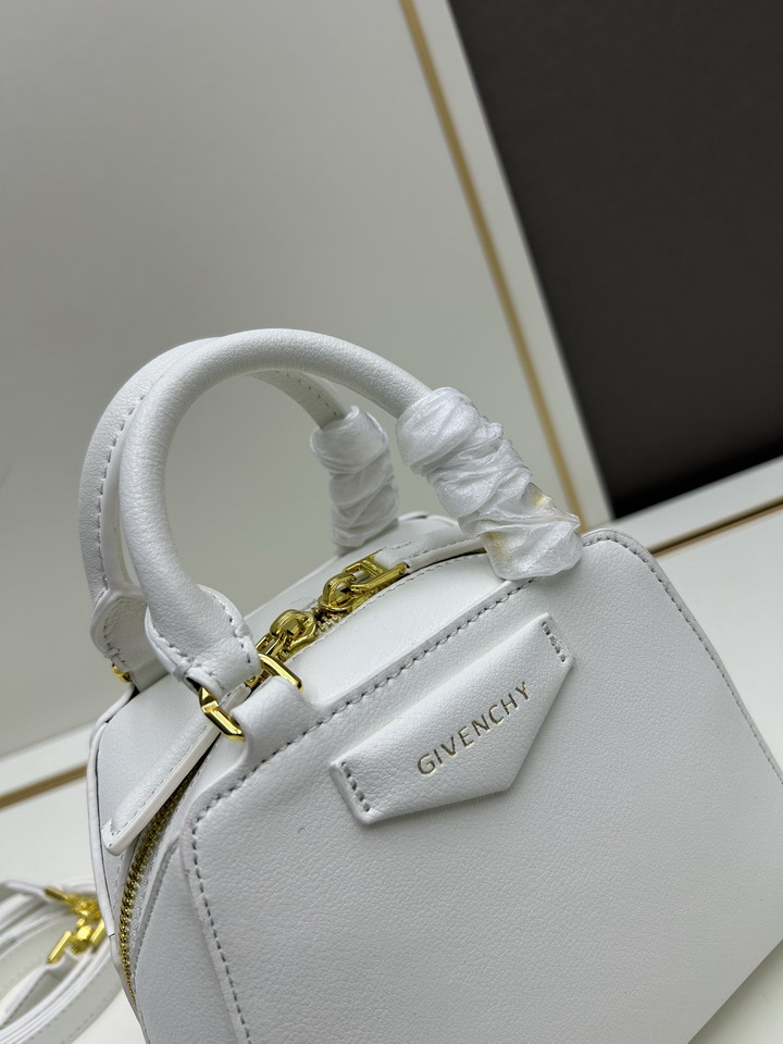 Givenchy Antigona 17x14x11cm ss24 1979497 Givenchy Antigona 17x14x11cm ss24 1979497