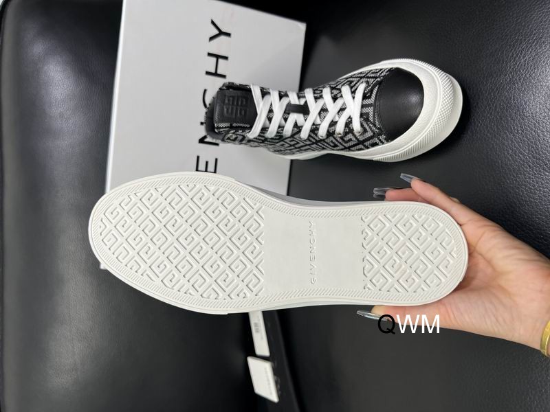 Givenchy sz35 44 WM1002 05 2705676 Givenchy sz35 44 WM1002 05 2705676