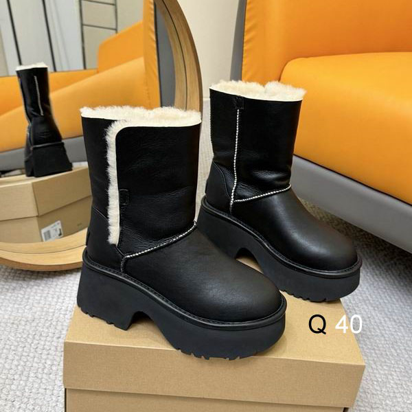 UGG sz35 40 HX110902 2720364 UGG sz35 40 HX110902 2720364