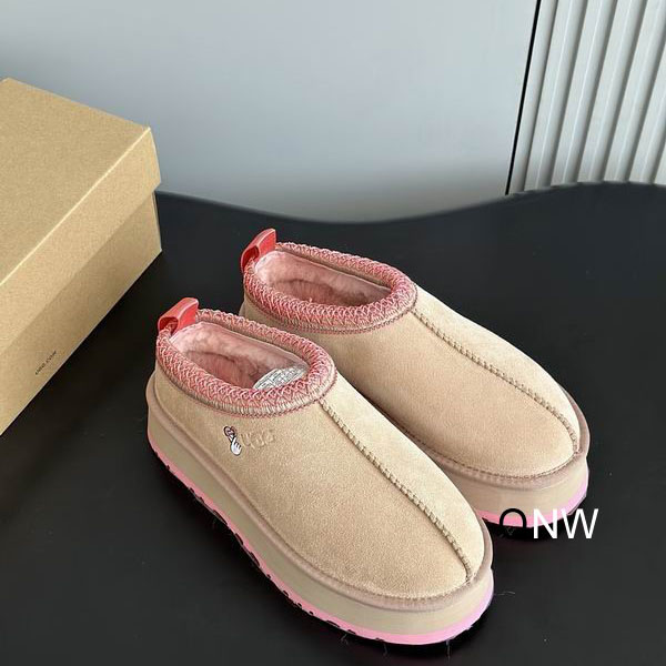 UGG sz35 40 N110 02 2720450 UGG sz35 40 N110 02 2720450