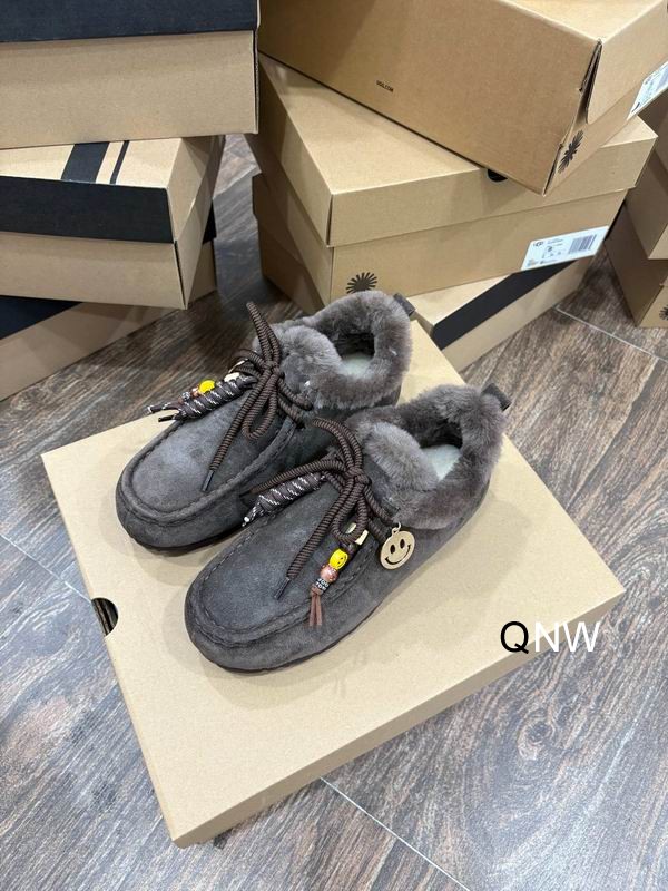 UGG sz35 40 N110902 2720479 UGG sz35 40 N110902 2720479