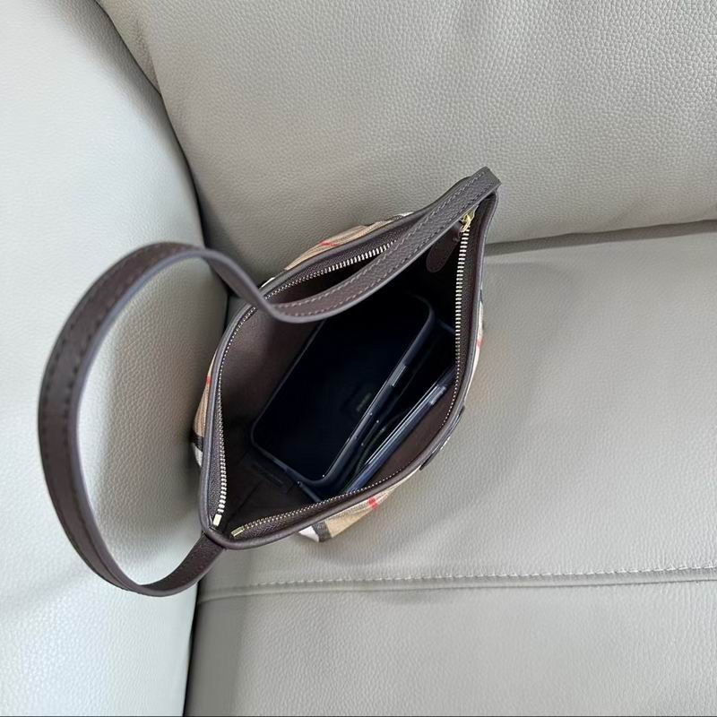 Burberry 25.5x12x16cm HQ (4) 1990050 Burberry 25.5x12x16cm HQ (4) 1990050