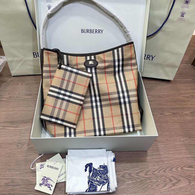 Burberry 35.5x15x38cm HQ (1) 1990122 Burberry 35.5x15x38cm HQ (1) 1990122
