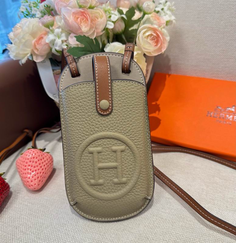 Hermes phone bag 21x10cm 45 (18) 3790048 Hermes phone bag 21x10cm 45 (18) 3790048