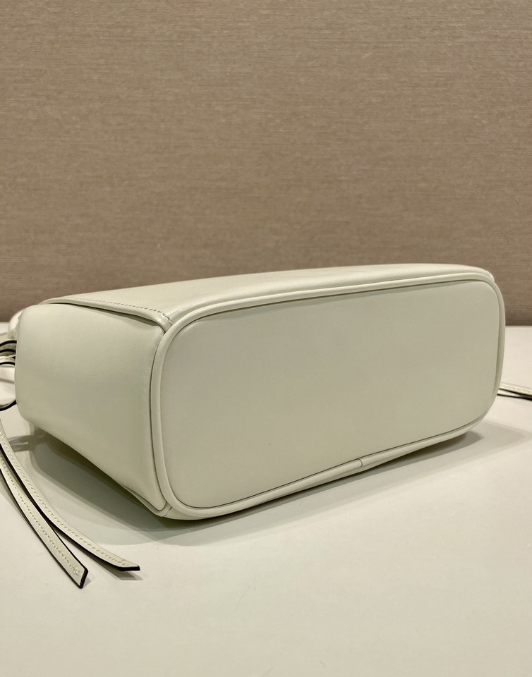 Prada Carry 1BA496 19x21x7cm AP16 2013936 Prada Carry 1BA496 19x21x7cm AP16 2013936