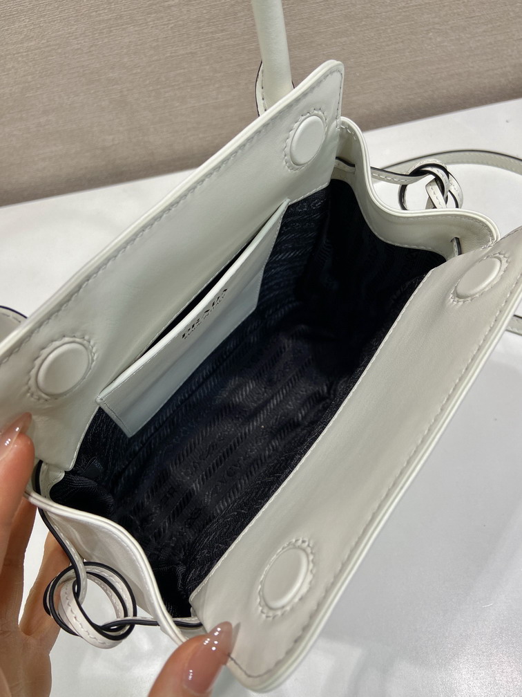 Prada Carry 1BA496 19x21x7cm AP18 2013934 Prada Carry 1BA496 19x21x7cm AP18 2013934