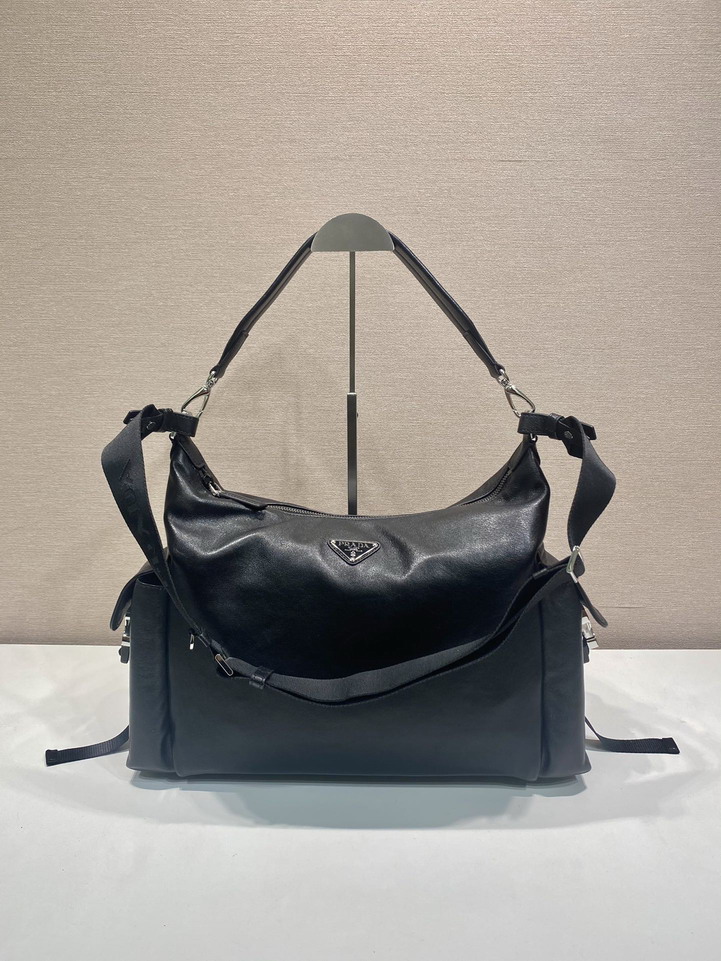 Prada Explore 2VH204 43x29 5x15cm AP11 2013969 Prada Explore 2VH204 43x29 5x15cm AP11 2013969