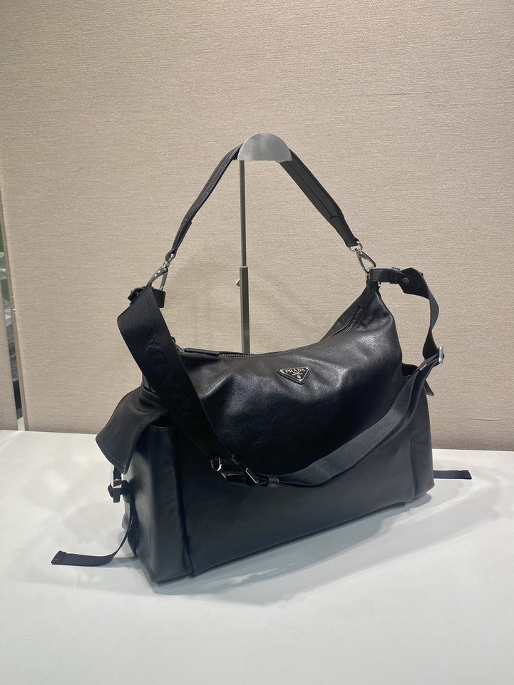 Prada Explore 2VH204 43x29 5x15cm AP12 2013968 Prada Explore 2VH204 43x29 5x15cm AP12 2013968