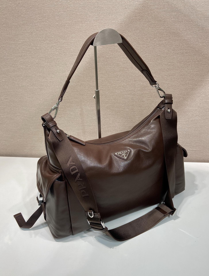 Prada Explore 2VH204 43x29 5x15cm AP4 2013957 Prada Explore 2VH204 43x29 5x15cm AP4 2013957