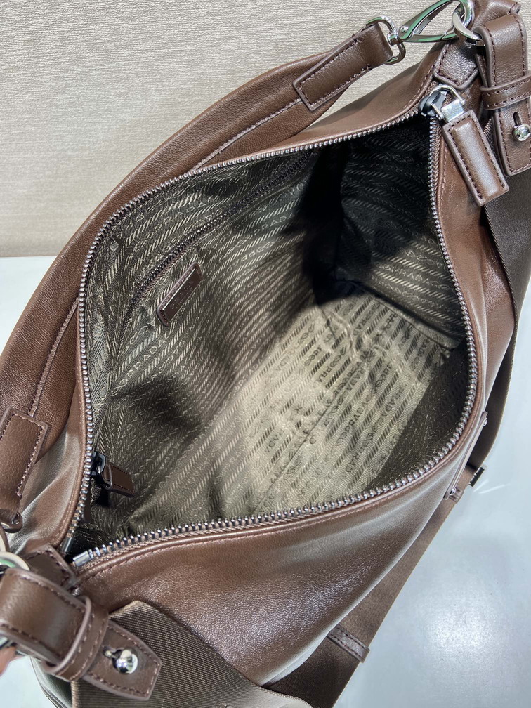 Prada Explore 2VH204 43x29 5x15cm AP9 2013952 Prada Explore 2VH204 43x29 5x15cm AP9 2013952