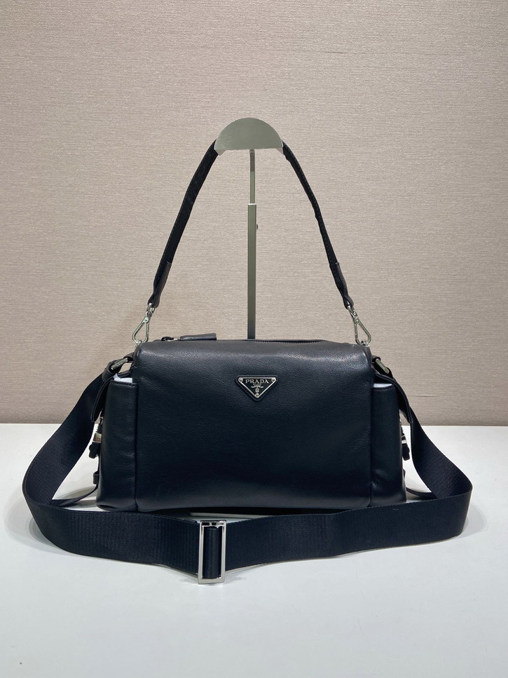 Prada Explore 2VH206 31x17x11cm AP11 2013989 Prada Explore 2VH206 31x17x11cm AP11 2013989